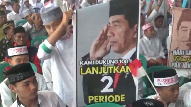 title Kiai dan Santri se-Tapal Kuda Deklarasi Dukung Jokowi di Pilpres 2019 Kiai dan Santri se-Tapal Kuda Deklarasi Dukung Jokowi di Pilpres 2019