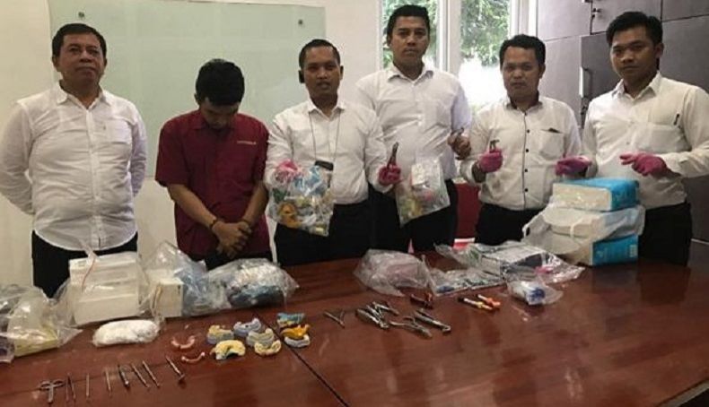 title Polda Sumut Bongkar Praktik Dokter Gigi Gadungan di Medan Polda Sumut Bongkar Praktik Dokter Gigi Gadungan di Medan