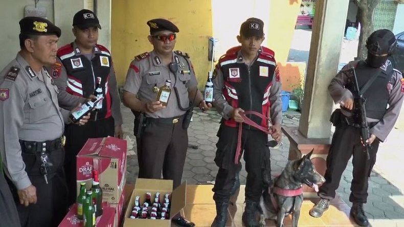 Razia Lokalisasi Gambilangu Kendal, Polisi Amankan Ribuan Botol Miras