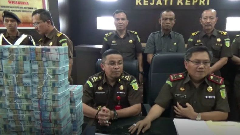 title Kejati Kepri Pulihkan Kerugian Negara Rp11, 81 Miliar dari Koruptor Kejati Kepri Pulihkan Kerugian Negara Rp11, 81 Miliar dari Koruptor