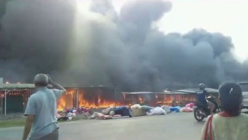 Puluhan Kios di Pasar Pulung Kencana Tulang Bawang Barat Terbakar