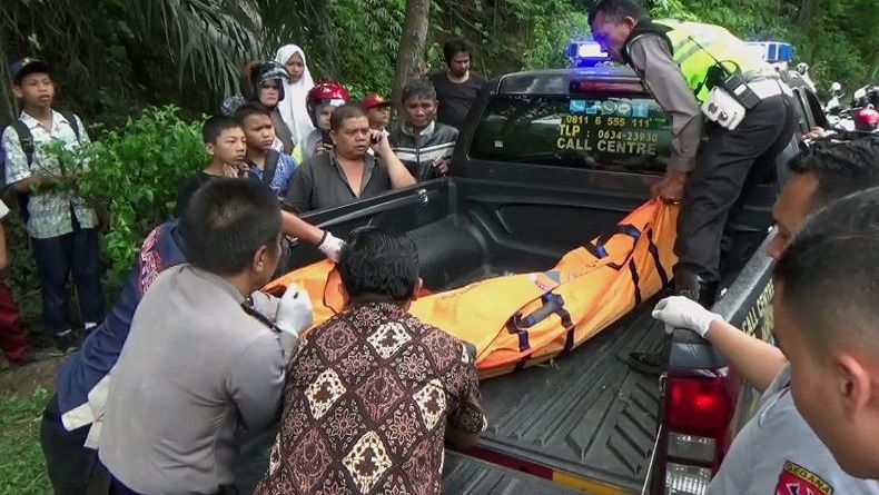 Mayat Bercincin Batu Akik Tergeletak di Tepi Jalan Padangsidimpuan