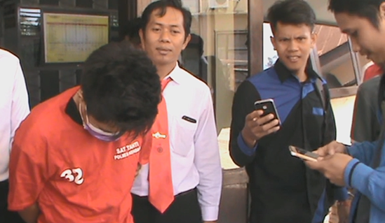 title Jual Permen Narkoba, Seorang Pria di Kendari Diancam 15 Tahun Penjara Jual Permen Narkoba, Seorang Pria di Kendari Diancam 15 Tahun Penjara