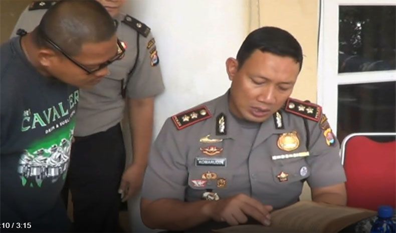 title Aisyah Ratu Kerajaan Ubur-Ubur Akui Khilaf, Polisi Periksa 12 Orang Aisyah Ratu Kerajaan Ubur-Ubur Akui Khilaf, Polisi Periksa 12 Orang
