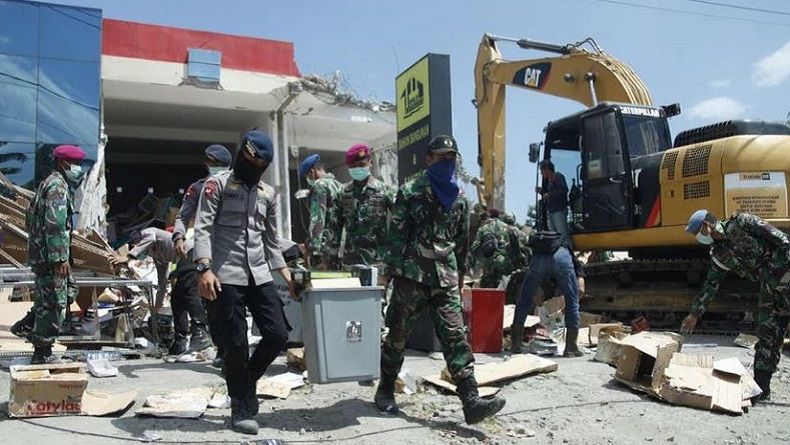 Kerahkan Alat Berat, Pembersihan Puing Bangunan Ditarget Tuntas 7 Hari