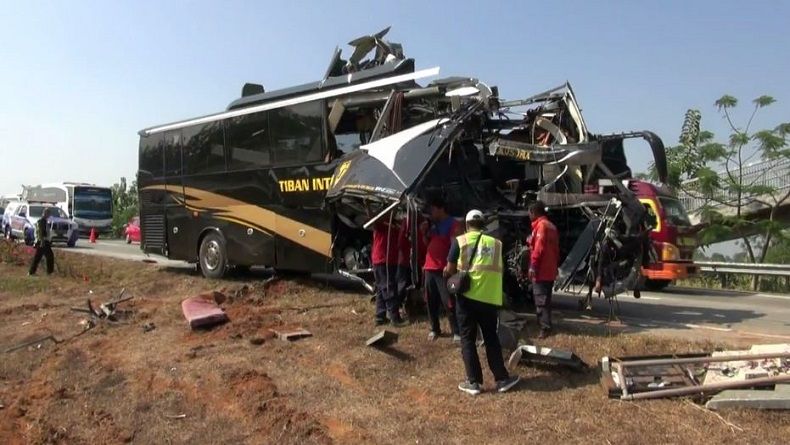 Tabrak Tiang Jembatan di Tol Cipali, Sopir Bus Tewas Mengenaskan