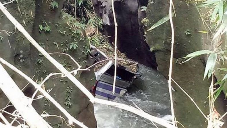 Bus Rombongan Pesta Adat Masuk Jurang di Tobasa, 5 Dikabarkan Tewas