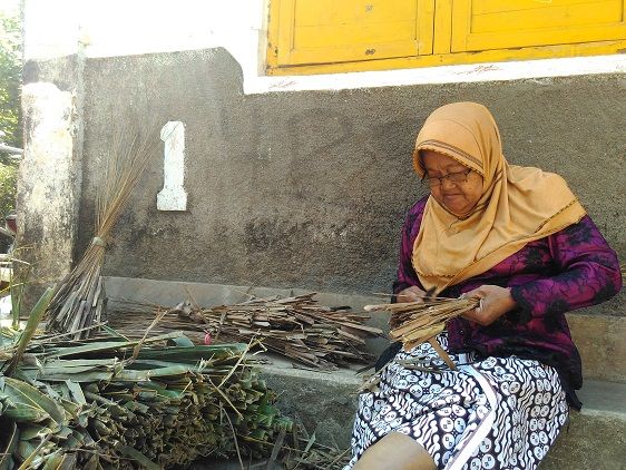 7 Tahun Jualan Sapu Lidi, Mbah Kaminem Akhirnya Berkurban Seekor Sapi