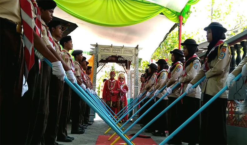 Unik, Pengantin di Kendal Gelar Pesta Pernikahan Bernuansa Pramuka