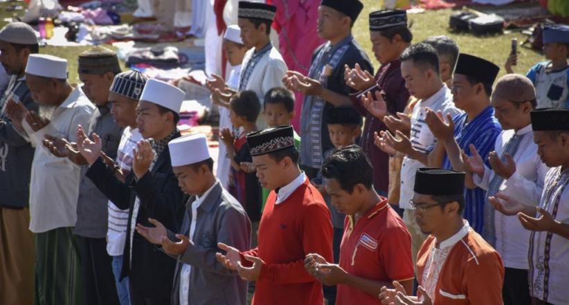 Ribuan Muslim di Lombok Barat Gelar Salat Sunat Taubat