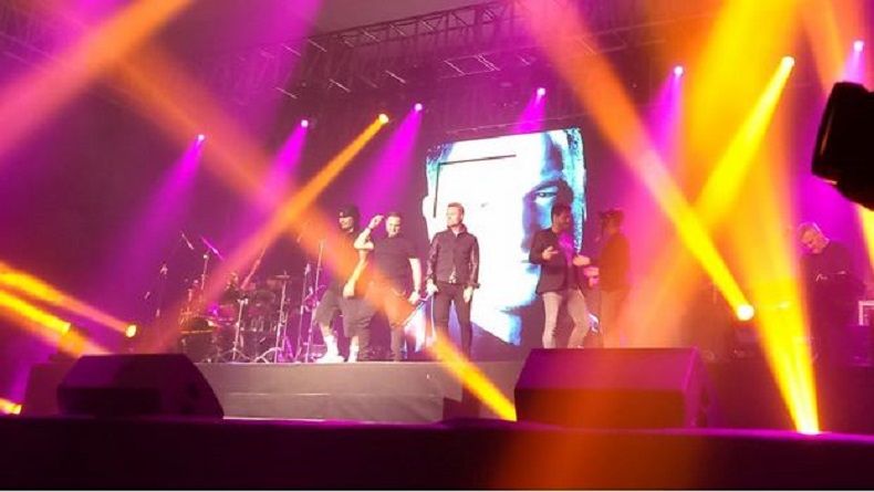 Boyzone Tampil Spektakuler di Konser Terakhir, Penuh Momen Emosional