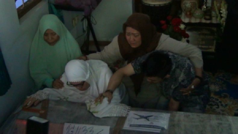title Jenazah Shinta Tiba di Malang Setelah 2 Pekan Tertahan di Jerman Jenazah Shinta Tiba di Malang Setelah 2 Pekan Tertahan di Jerman