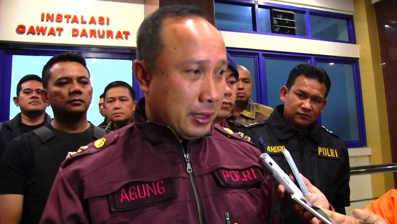 title 2 Polisi Terluka Ditembak Pelaku Misterius di Tol Kanci-Pejagan 2 Polisi Terluka Ditembak Pelaku Misterius di Tol Kanci-Pejagan