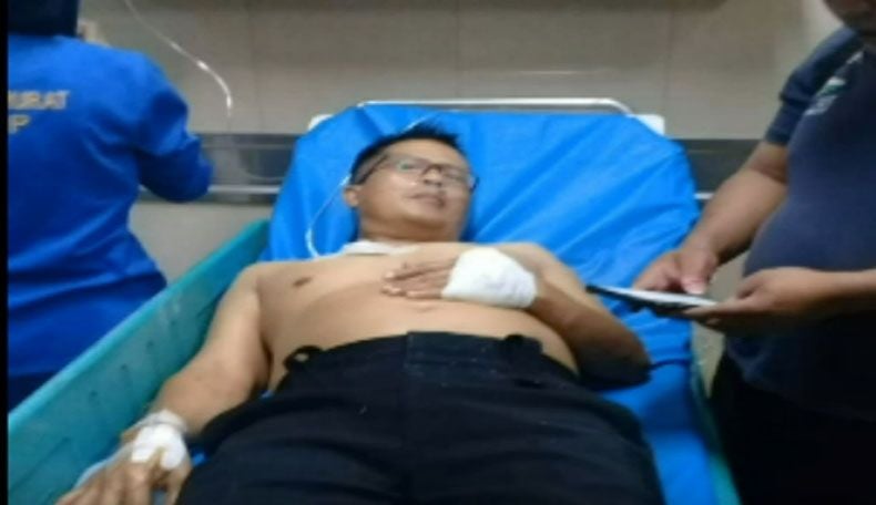 title Geledah Rumah Penembak 2 Petugas PJR, Polisi Bawa Istri dan Mertua Geledah Rumah Penembak 2 Petugas PJR, Polisi Bawa Istri dan Mertua