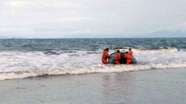 7 Wisatawan Terseret Ombak Di Pantai Sawarna 1 Orang Hilang