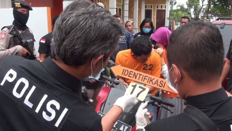 Reka Ulang Bayi Tewas di Jok Motor, Pelaku Tulis Nama M Zainal Abidin