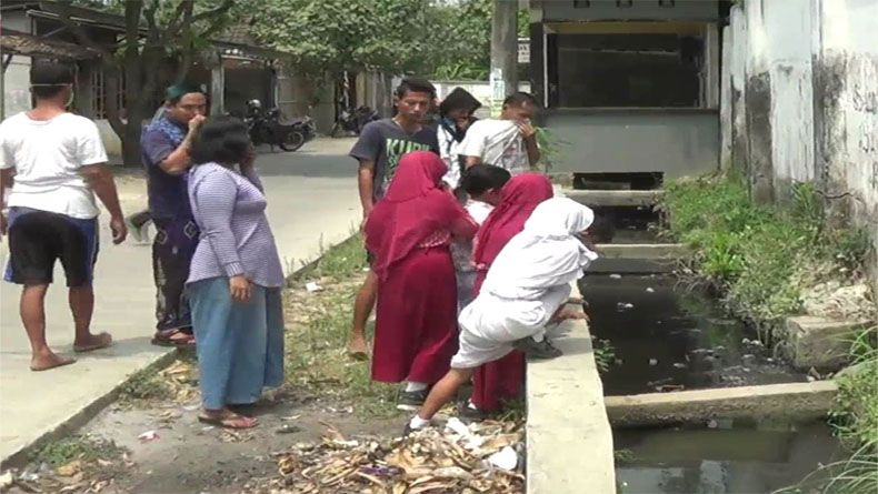Warga Keluhkan Limbah Cair Pabrik IGN Cepiring Kendal, Diduga Bocor