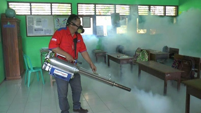 Antisipasi DBD, Rescue Perindo Jatim Fogging di 4 Sekolah di Tuban
