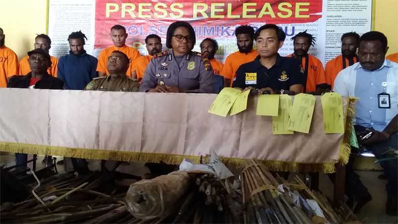 Bawa Panah dan Parang, 9 Warga Kwamki Narama Terancam 10 Tahun Penjara
