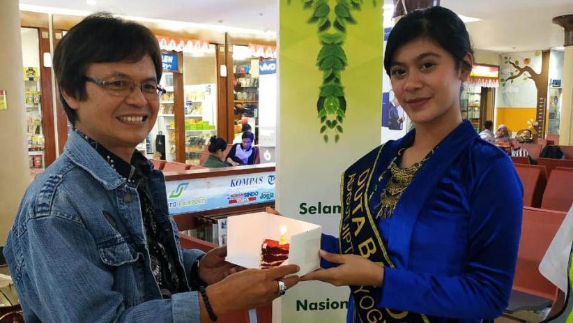 Bandara Adisutjipto Rayakan Ulang Tahun Penumpang di Hari Konsumen