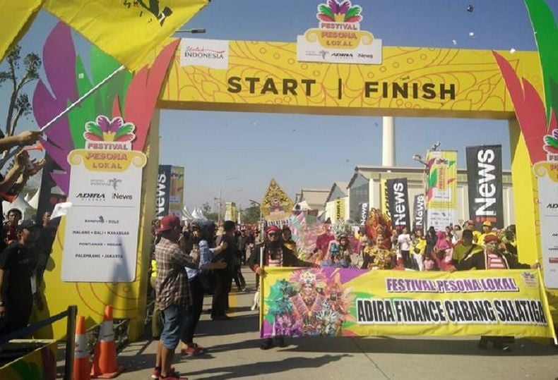 title Festival Budaya Lokal di Solo Raya Dibuka dengan Parade Kostum Unik Festival Budaya Lokal di Solo Raya Dibuka dengan Parade Kostum Unik