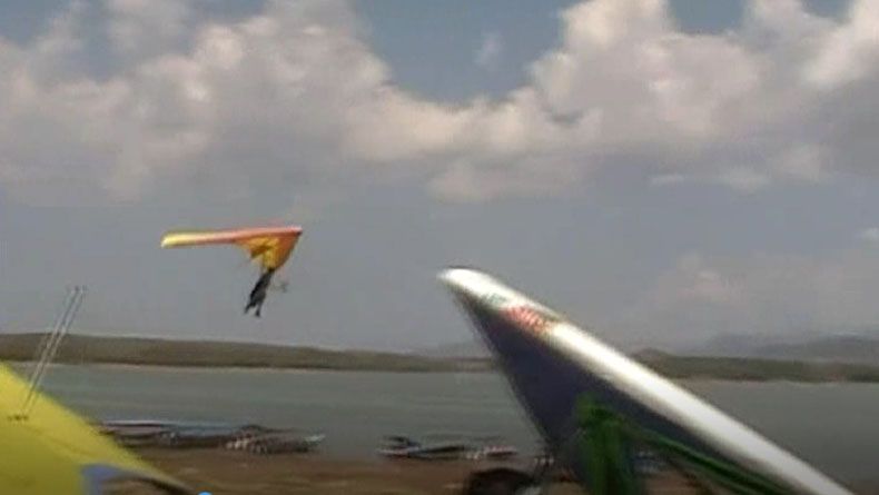 Angin Kencang, Belasan Atlet Gantole Mendarat di Waduk Gajah Mungkur