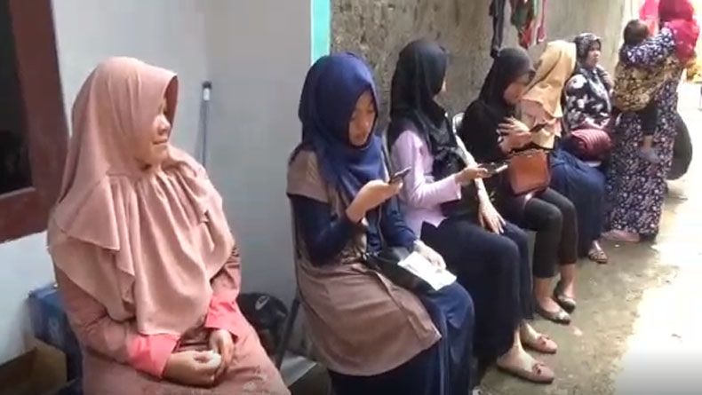 Duka Gelayuti Pemakaman 2 Korban Kecelakaan Bus Wisata di Sukabumi