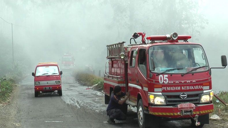 Sampah di TPA Kendal Terbakar, Asap Pekat Ganggu Pengguna Jalan