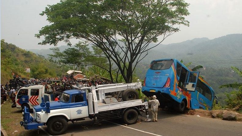 title Polisi: Jalur Bus Maut Sukabumi Lebih Bahaya Dibanding Tanjakan Emen Polisi: Jalur Bus Maut Sukabumi Lebih Bahaya Dibanding Tanjakan Emen