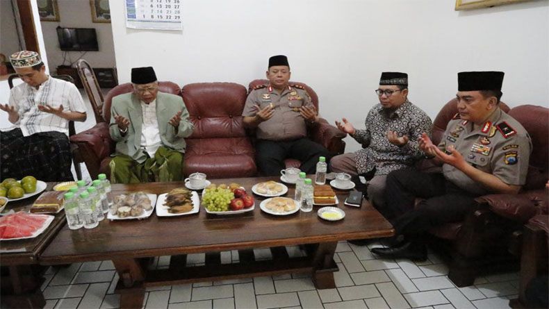 title Kunjungi Ketua MUI Jatim, Kapolda Gandeng Ulama Ciptakan Kondisi Aman Kunjungi Ketua MUI Jatim, Kapolda Gandeng Ulama Ciptakan Kondisi Aman