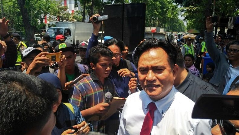 Ratusan Korban Penipuan Apartemen Sipoa Hadang Yusril di PN Surabaya