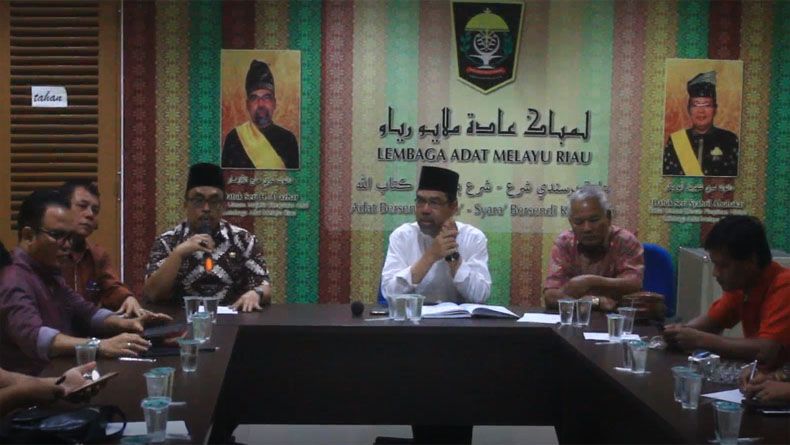 title Joni Boyok Penghina Ustaz Abdul Somad Diusir dari Riau Joni Boyok Penghina Ustaz Abdul Somad Diusir dari Riau