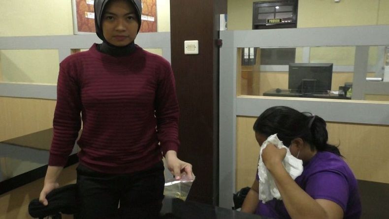title Guru Honorer Curi Perhiasan Emas Sejumlah Siswa SD di Palangkaraya Guru Honorer Curi Perhiasan Emas Sejumlah Siswa SD di Palangkaraya
