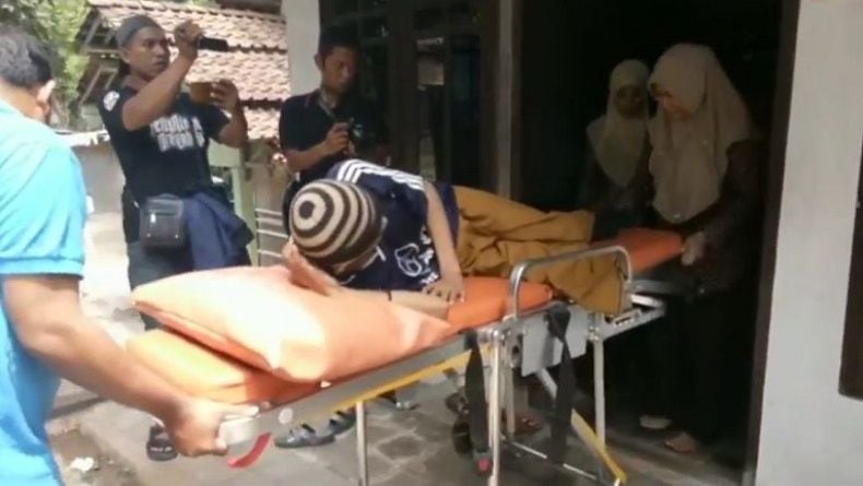Pria yang Minta Disuntik Mati Akhirnya Dievakuasi ke RSUD Batang