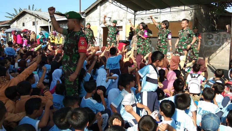 TNI Pulihkan Trauma Anak Korban Gempa Lombok lewat Permainan Psikologi