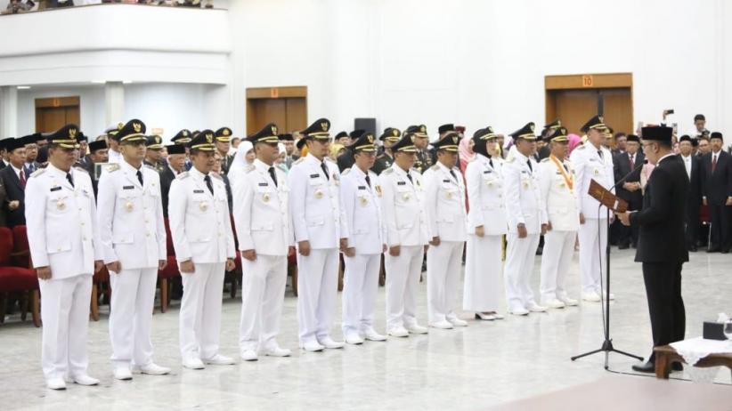 Ridwan Kamil Lantik 6 Kepala Daerah Terpilih di Jawa Barat