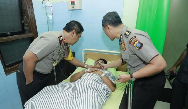 Kapolda Sumut Jenguk Mahasiswa Korban Bentrokan saat Berunjuk Rasa
