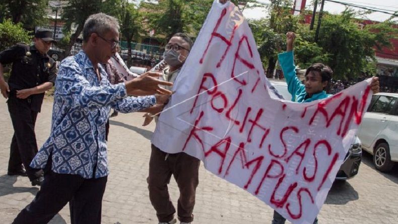 Kunjungan Sandiaga Uno Disambut Demonstrasi Mahasiswa UMS