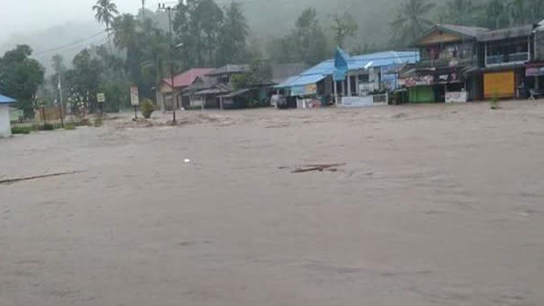 title Banjir-Longsor di Madina, 6 Wilayah Terisolasi dan Aktivitas Lumpuh Banjir-Longsor di Madina, 6 Wilayah Terisolasi dan Aktivitas Lumpuh