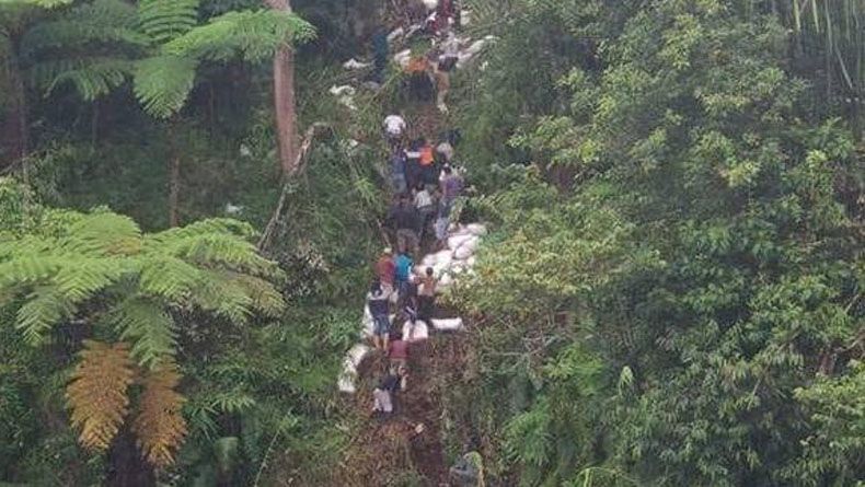 Truk Kemiri Masuk Jurang Ratusan Meter di Pagaralam, Kernet Tewas