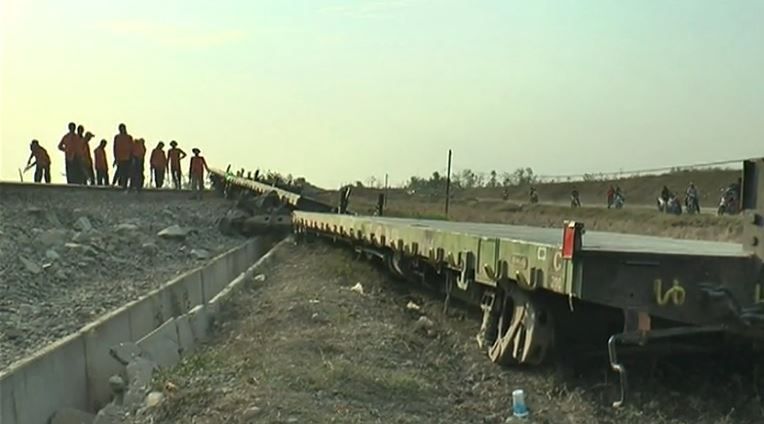 Kereta Api Barang Angkut Semen Anjlok di Grobogan, Jalur Dialihkan