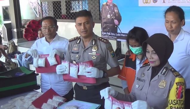 Polisi Amankan 1 Koper Pil Koplo Milik Ibu Rumah Tangga di Surabaya