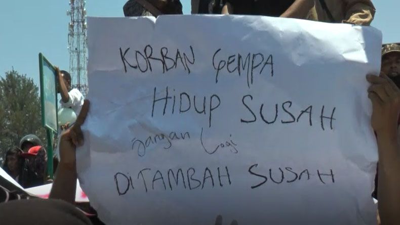 Bantuan Tak Kunjung Cair, Warga Korban Gempa Lombok Utara Demo Bupati
