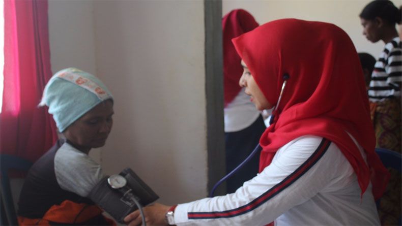 title Tiba di Maluku, Tim Kirab Satu Negeri Gelar Pengobatan Massal Gratis Tiba di Maluku, Tim Kirab Satu Negeri Gelar Pengobatan Massal Gratis