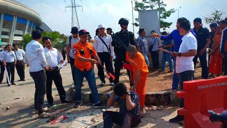 Begini 16 Adegan Keji Rekonstruksi Pengeroyokan Haringga oleh Bobotoh