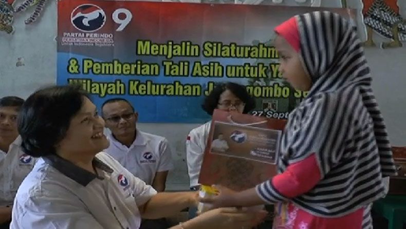 Caleg Perindo Magelang Beri Bantuan Peralatan Sekolah ke Anak Yatim