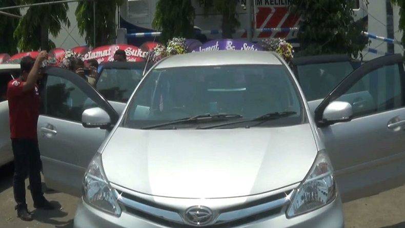 Karyawati di Kediri Tikam Leher dan Pukul Kepala Bosnya dengan Palu