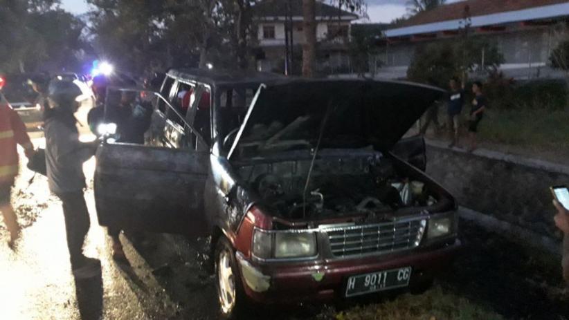 Diduga Korsleting, Mobil Ludes Terbakar di Jalan Pahlawan Kulonprogo