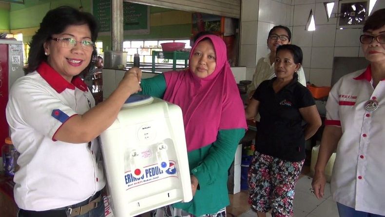 title Gerkindo Perindo Bagi-Bagi Dispenser ke Pedagang di Minahasa Utara Gerkindo Perindo Bagi-Bagi Dispenser ke Pedagang di Minahasa Utara