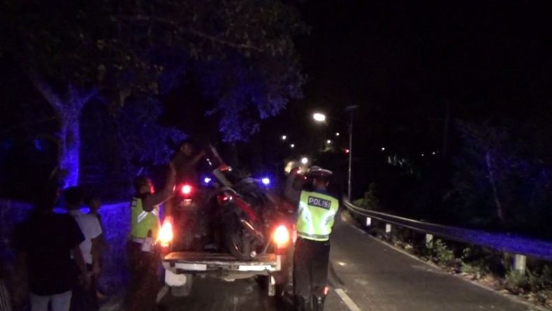 Minibus Tabrak 3 Sepeda Motor di Mojokerto, 3 Tewas di TKP